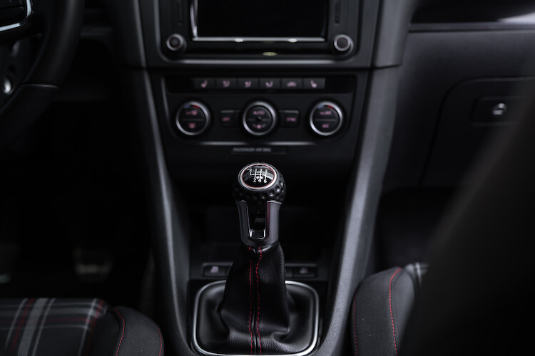 Volkswagen Golf VI – bogate wyposażenie standardowe i wysoki poziom bezpieczeństwa